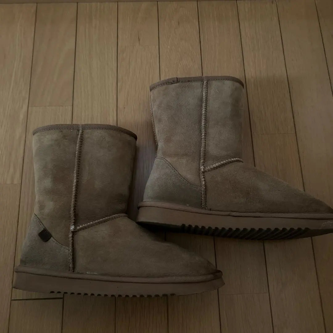 ing sheepskin boots L L