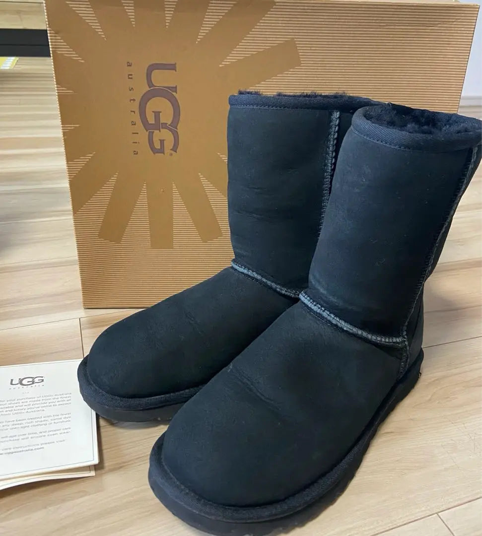 Excelente estado ✨Botas cortas clásicas de piel de oveja UGG W negras 23