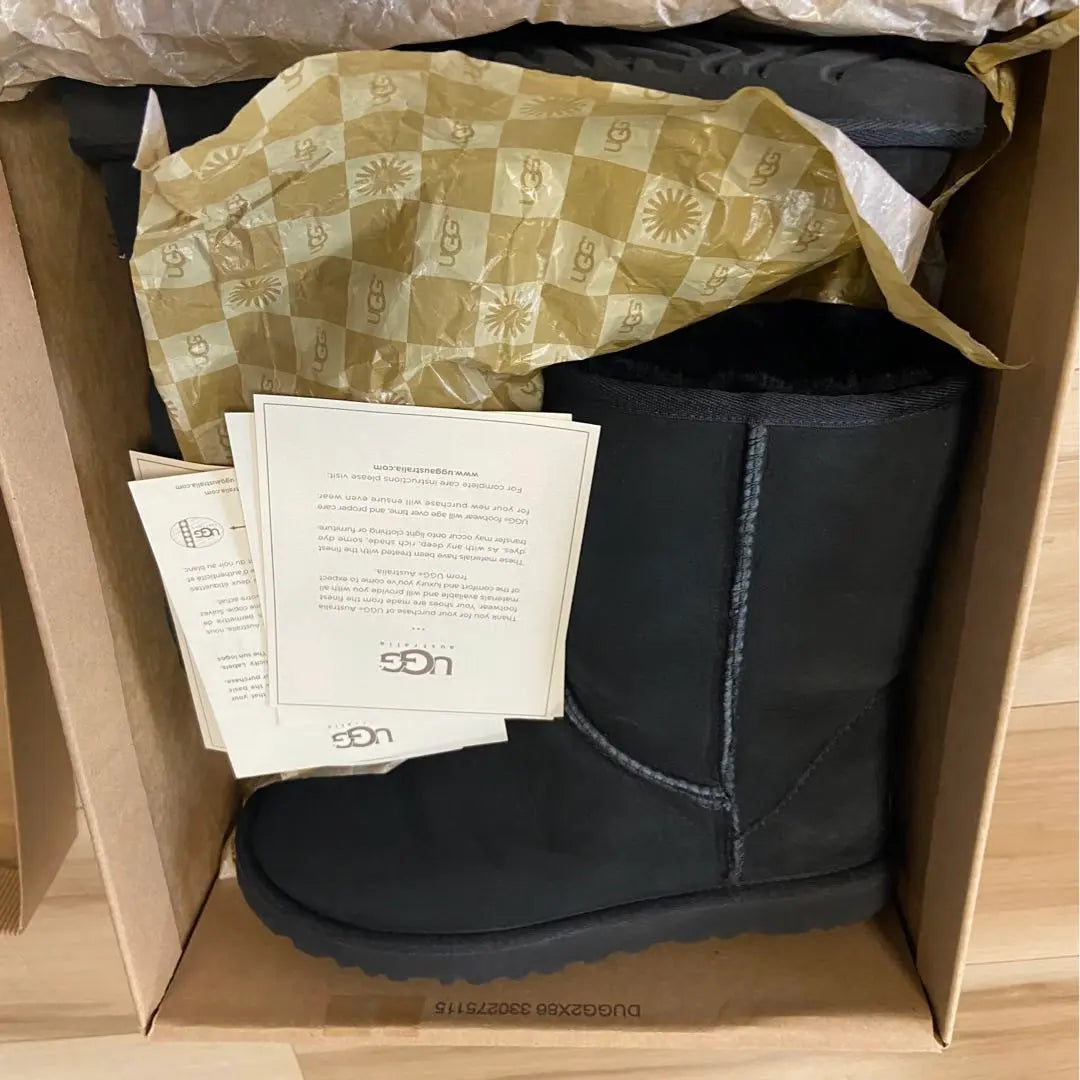 Excelente estado ✨Botas cortas clásicas de piel de oveja UGG W negras 23