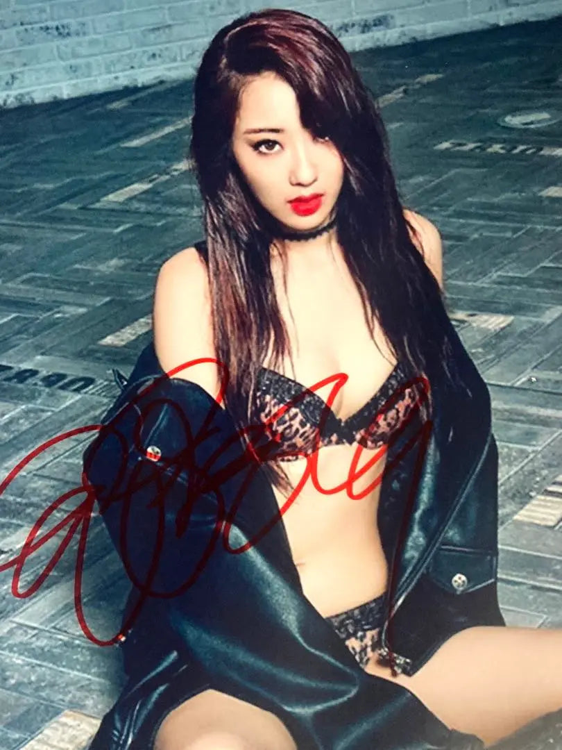 On sale... Super large photo with autographed Kyong Ree...