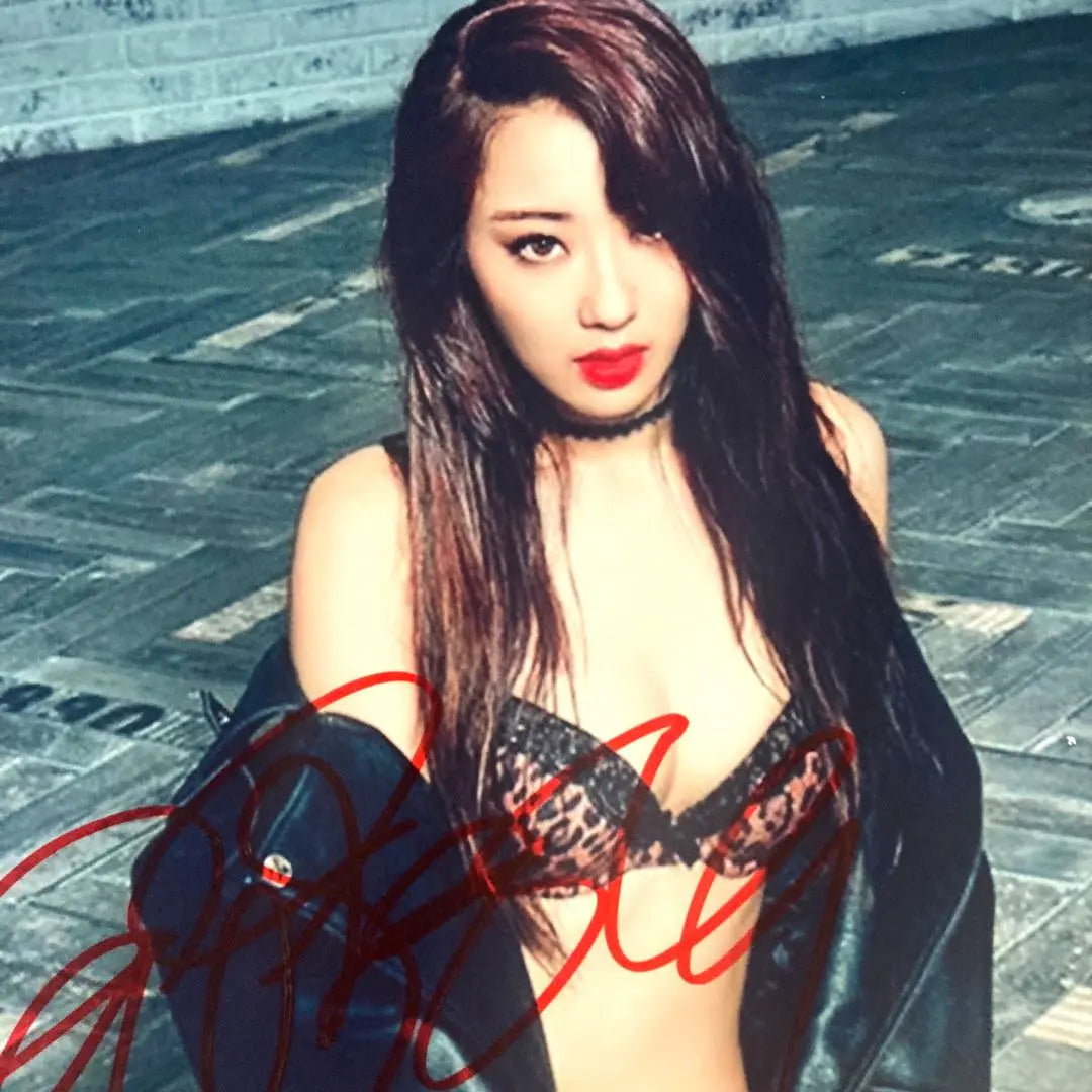 On sale... Super large photo with autographed Kyong Ree...