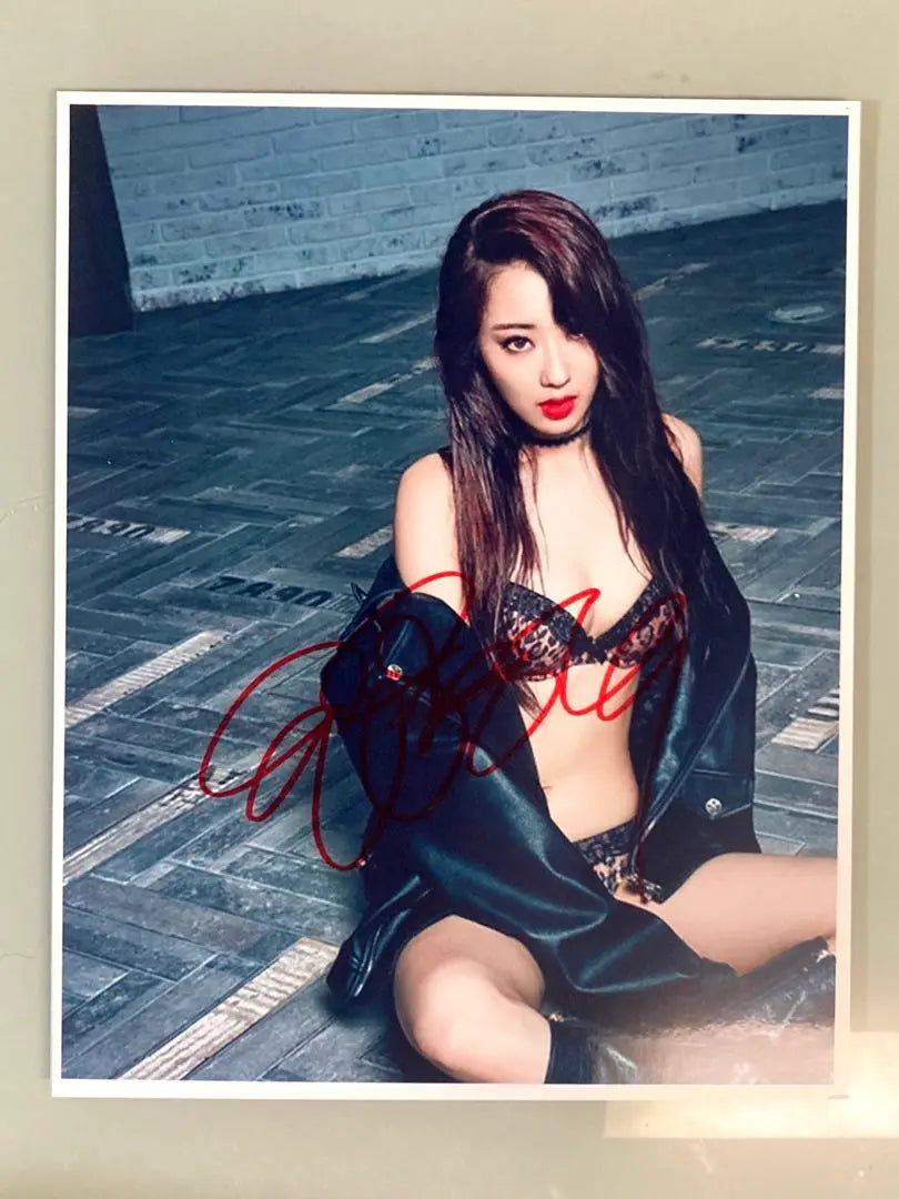 On sale... Super large photo with autographed Kyong Ree...