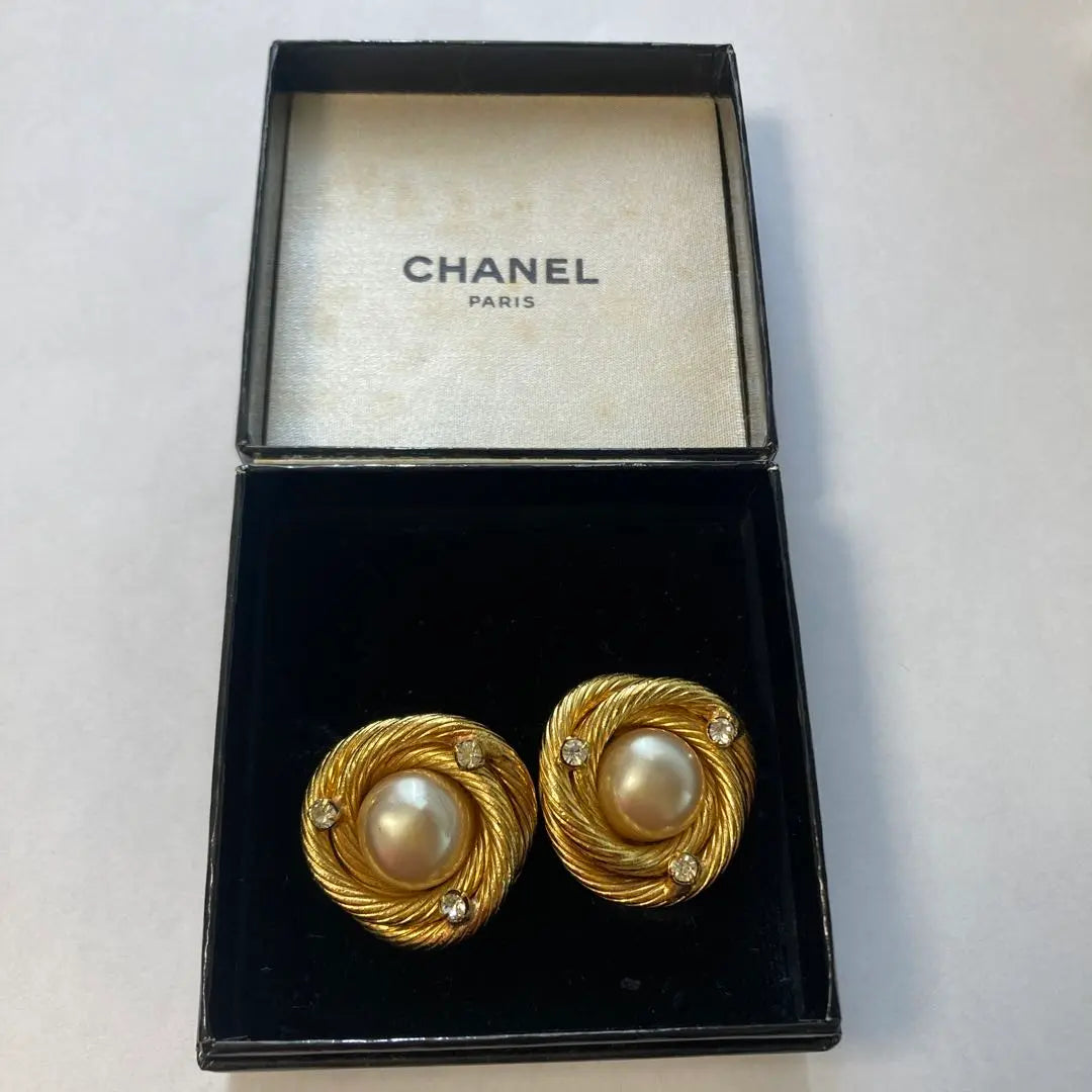 CHANEL Pendientes de perlas falsas Chanel antiguas con diamantes de imitación