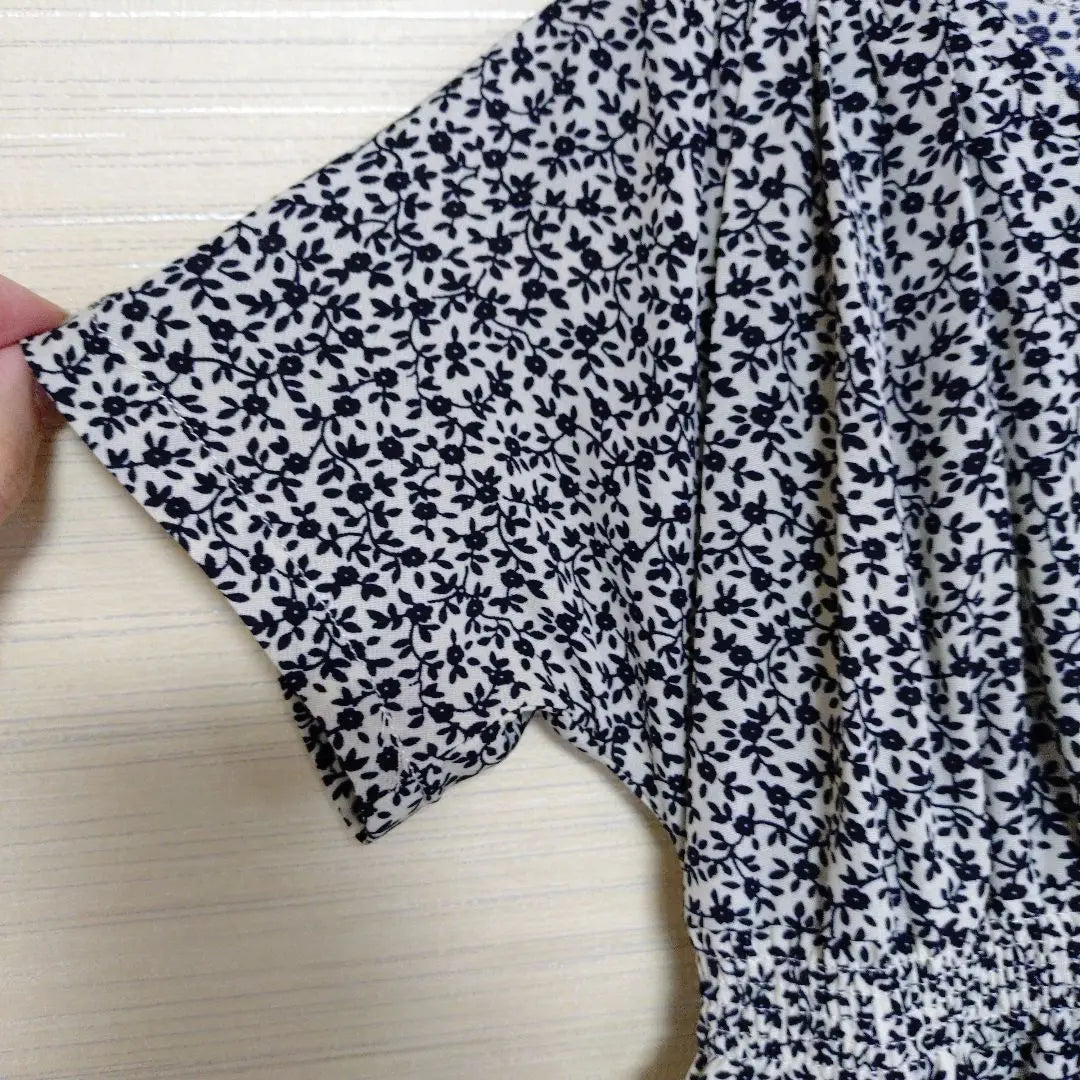 Adapt Short sleeve dress Floral pattern Black and white