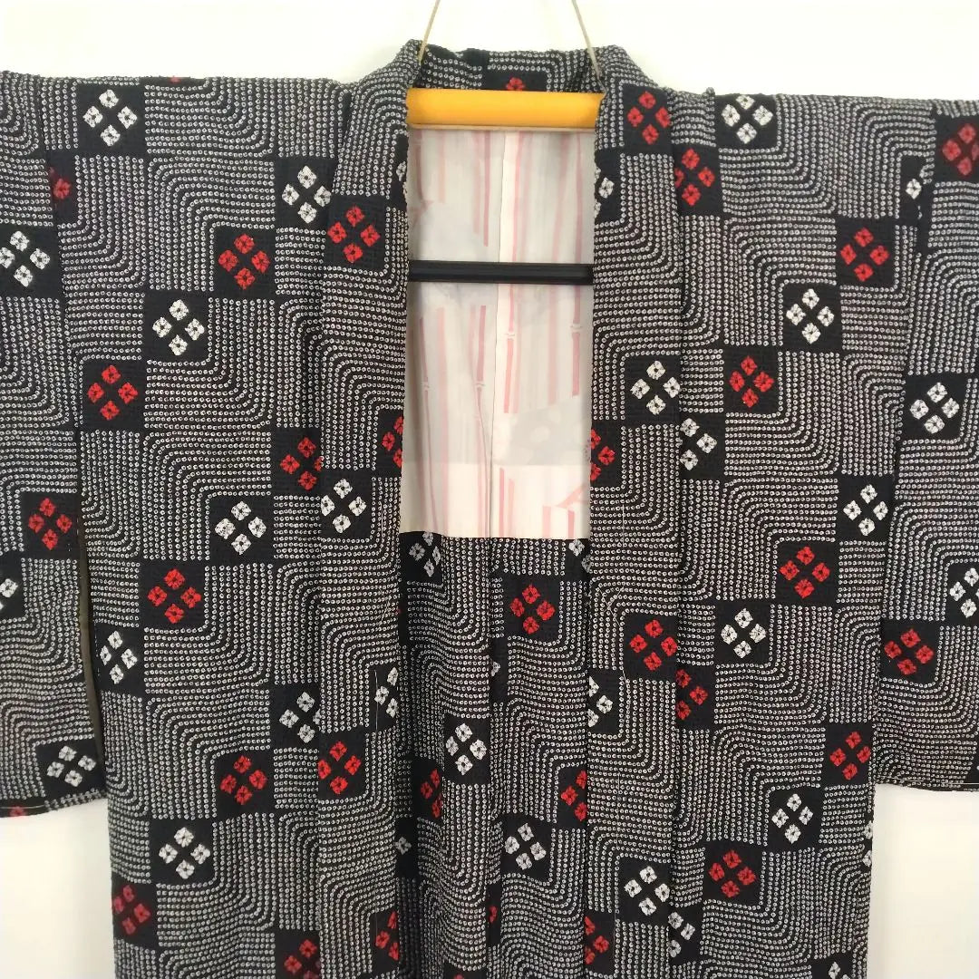 [Extremely beautiful goods] Haori squeezed pattern training with yarn 84 sleeve 65 black white red