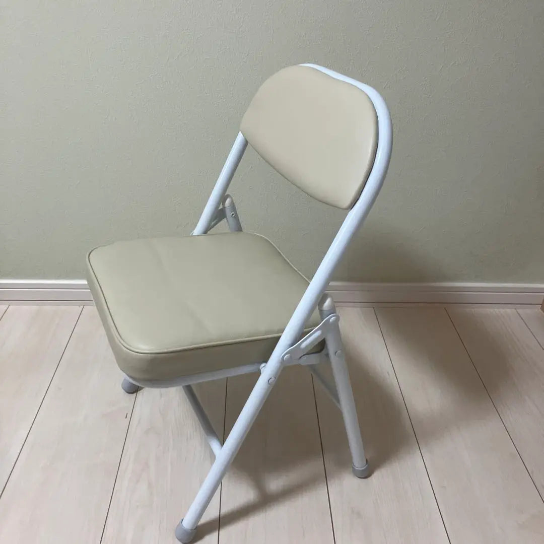 1 small folding chair