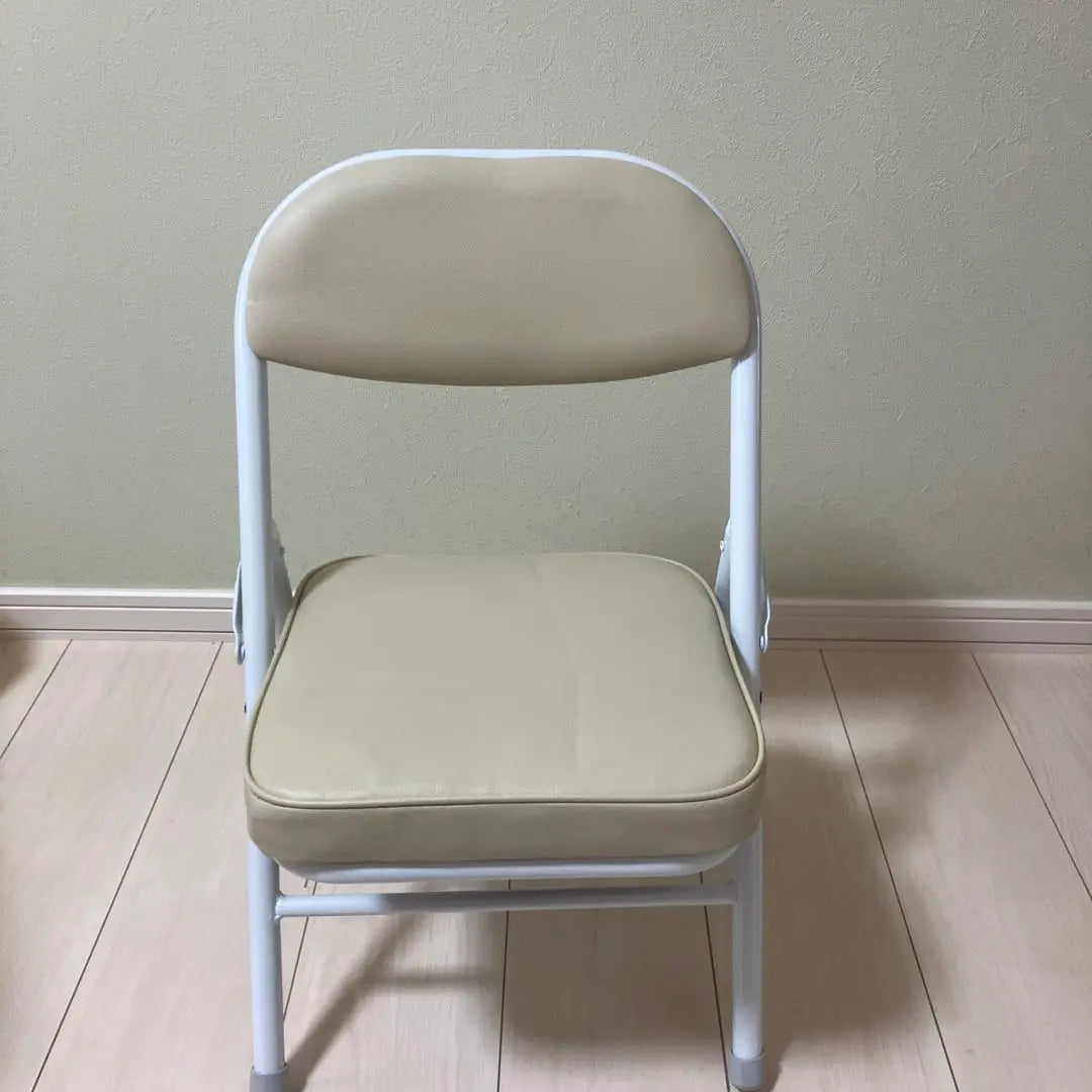 1 small folding chair