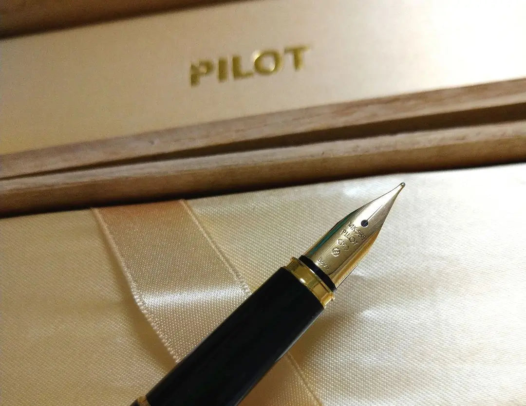 Pluma de diez mil años PILOT Pluma de diez mil años Shijie Crane Guoguangkai Laca oro de 14 quilates Sin usar