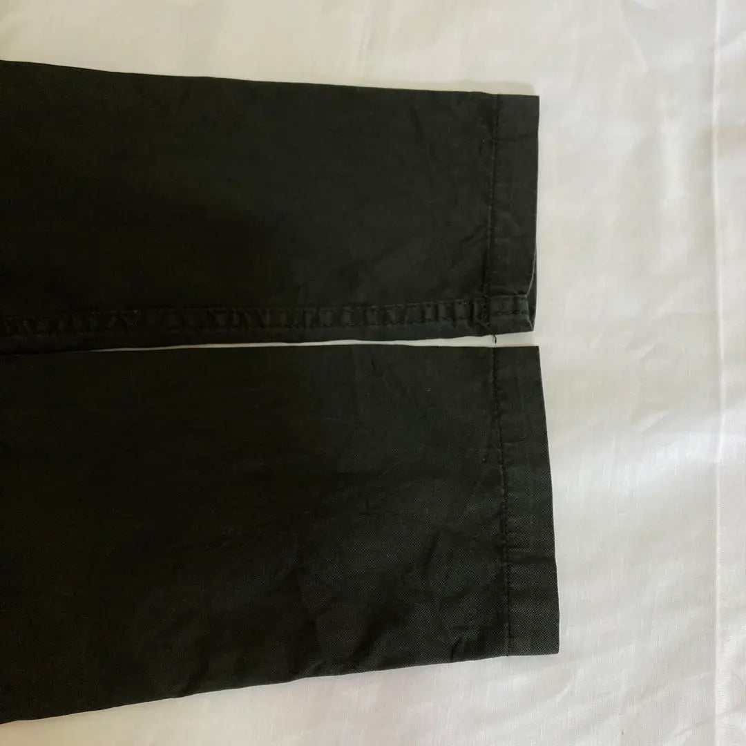 Zucca France fabricó una chaqueta fina de algodón de color negro.