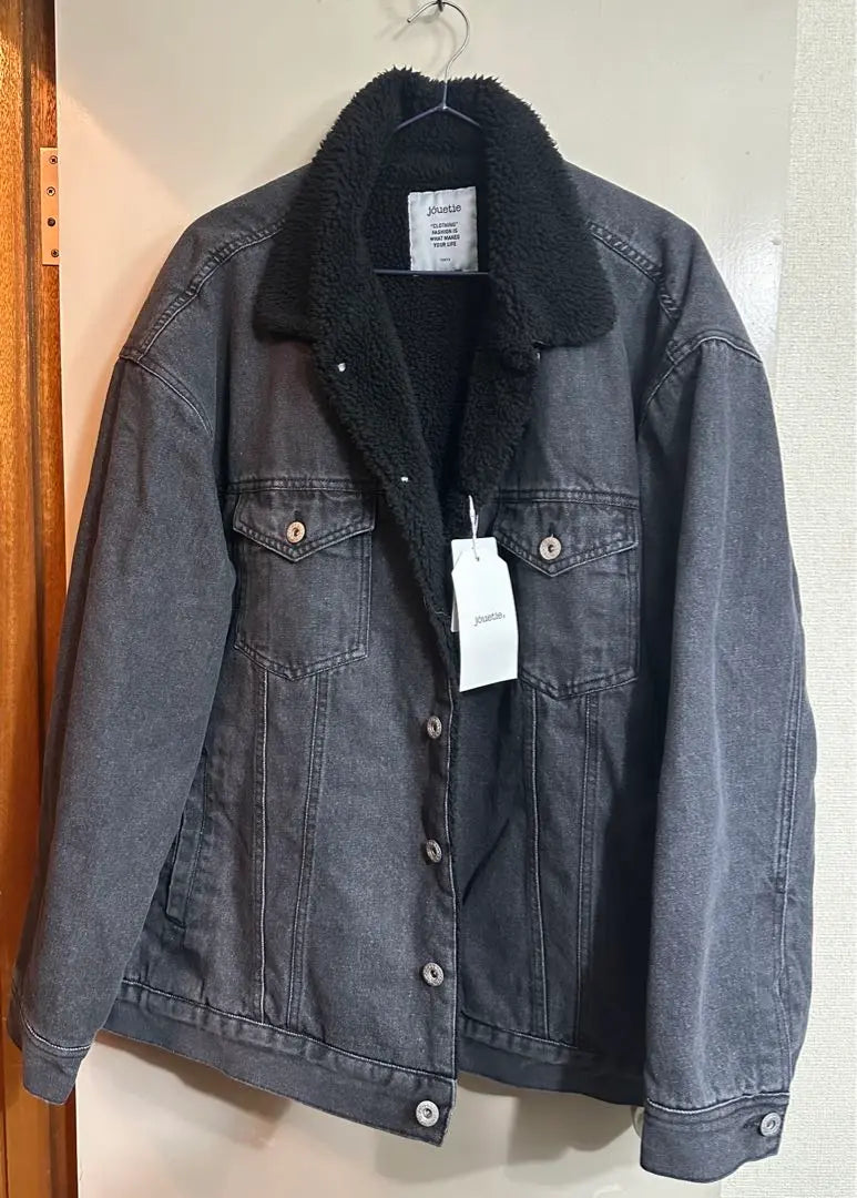 Black denim G-jacket with boa collar, new and unused, jóuetie