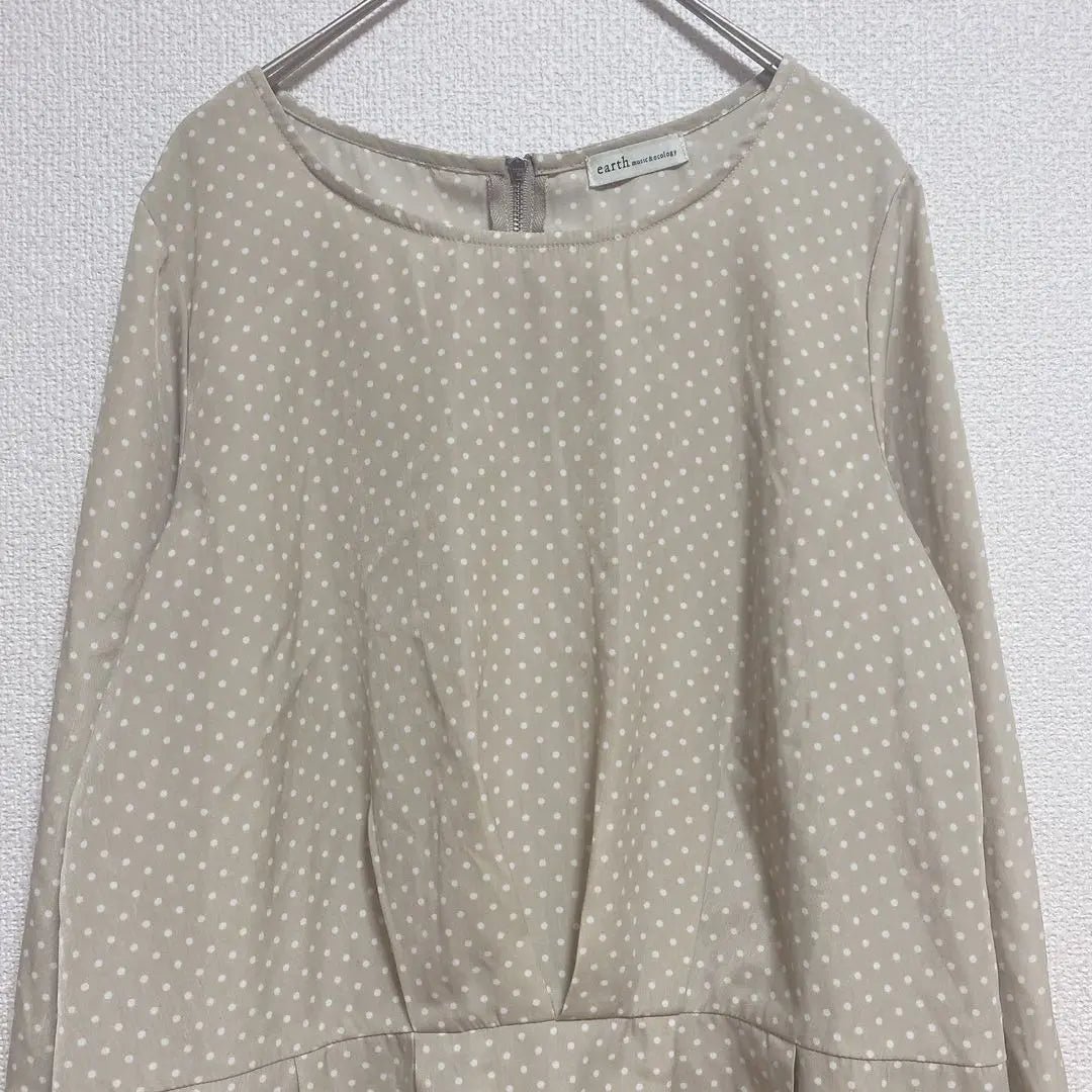 "Earth Music and Ecology" (F) * Short sleeves * Tops * Dot pattern * Beige