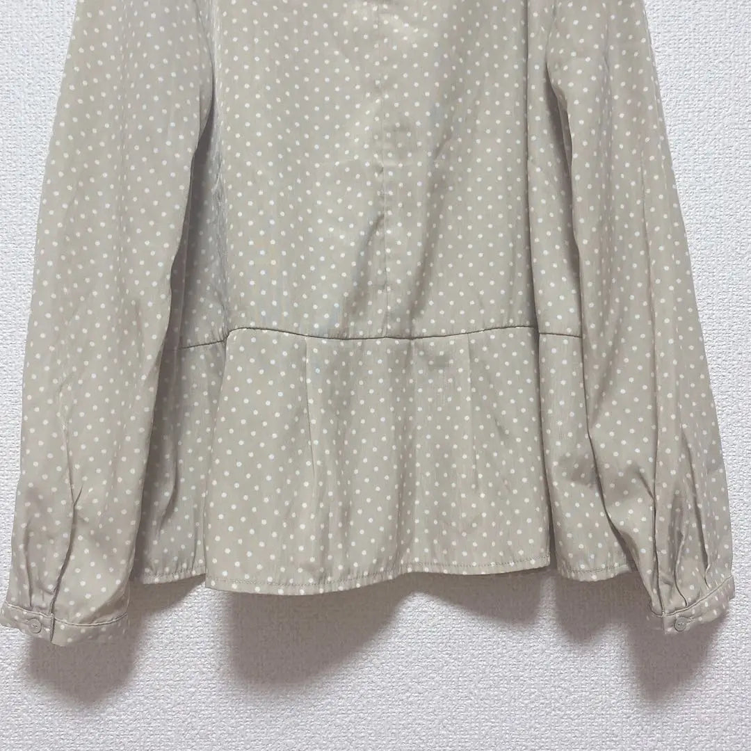 "Earth Music and Ecology" (F) * Short sleeves * Tops * Dot pattern * Beige