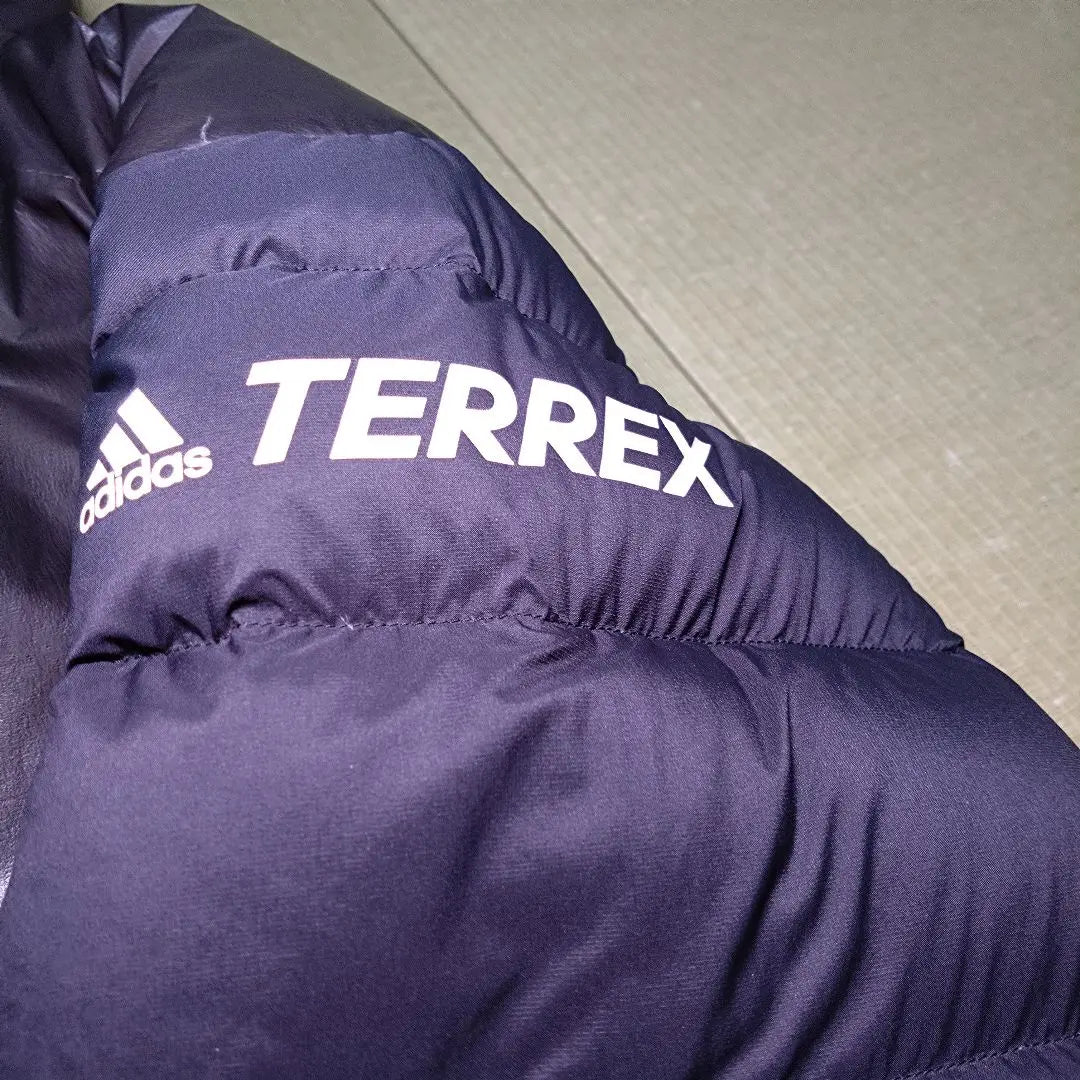 Adidas, chaqueta de plumón XL TERREX rara XL | Camiseta adidas、XL TERREX ダウンジャケット 希少XL