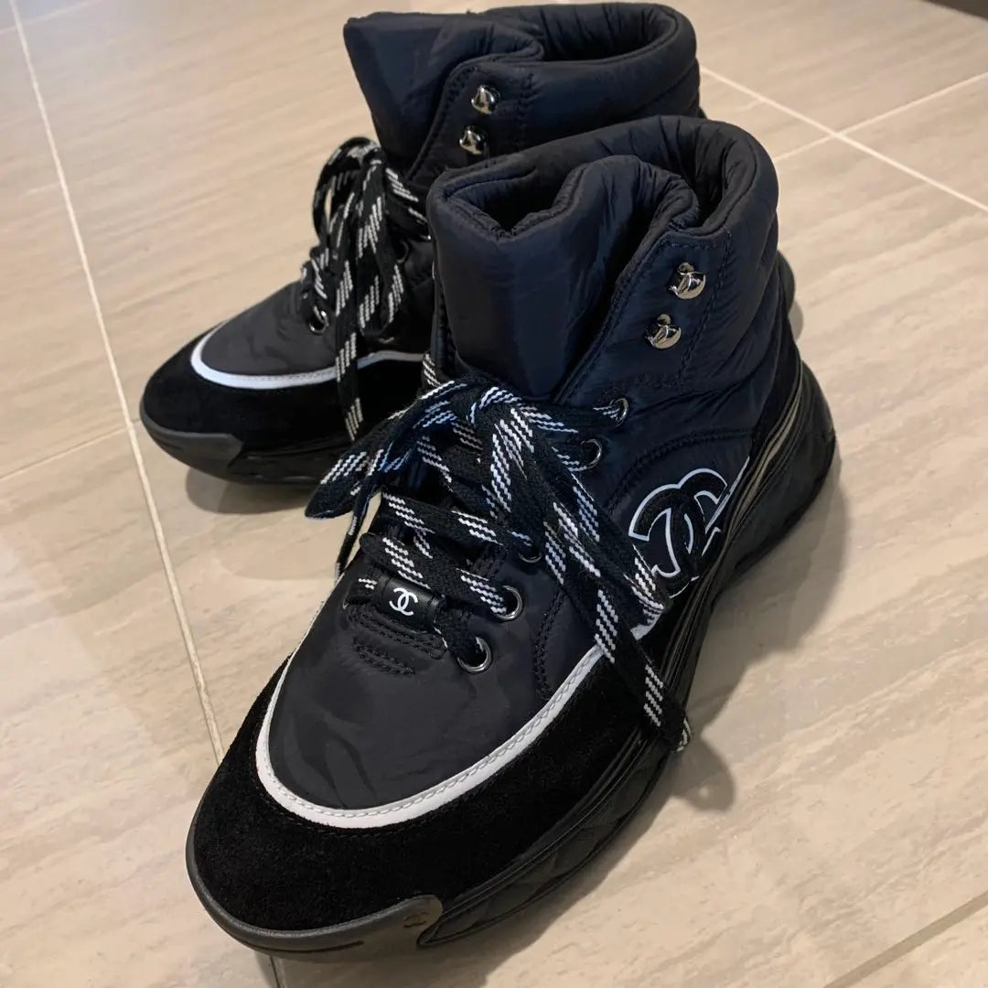 [Extremely beautiful] CHANEL Coco Mark High-Cut Sneakers Black 38