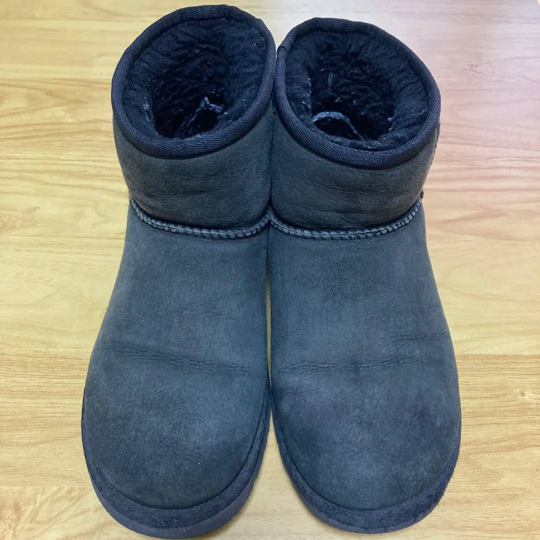 Price cut ★ Agu UGG24 centimeters USA7 Black ★ Classic minimouton boots Genuine scratches | 値下げ★アグUGG24センチUSA7黒★クラシックミニムートンブーツ正規品傷あり