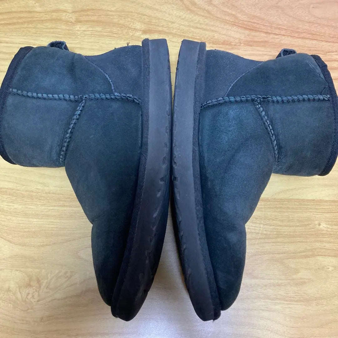 Reducción de precio ★ Agu UGG24 centímetros USA7 Negro ★ Botas minimouton clásicas Rasguños genuinos | 正規品傷あり