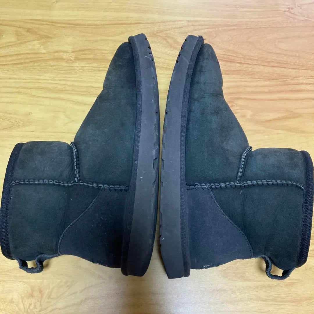 Price cut ★ Agu UGG24 centimeters USA7 Black ★ Classic minimouton boots Genuine scratches | 値下げ★アグUGG24センチUSA7黒★クラシックミニムートンブーツ正規品傷あり