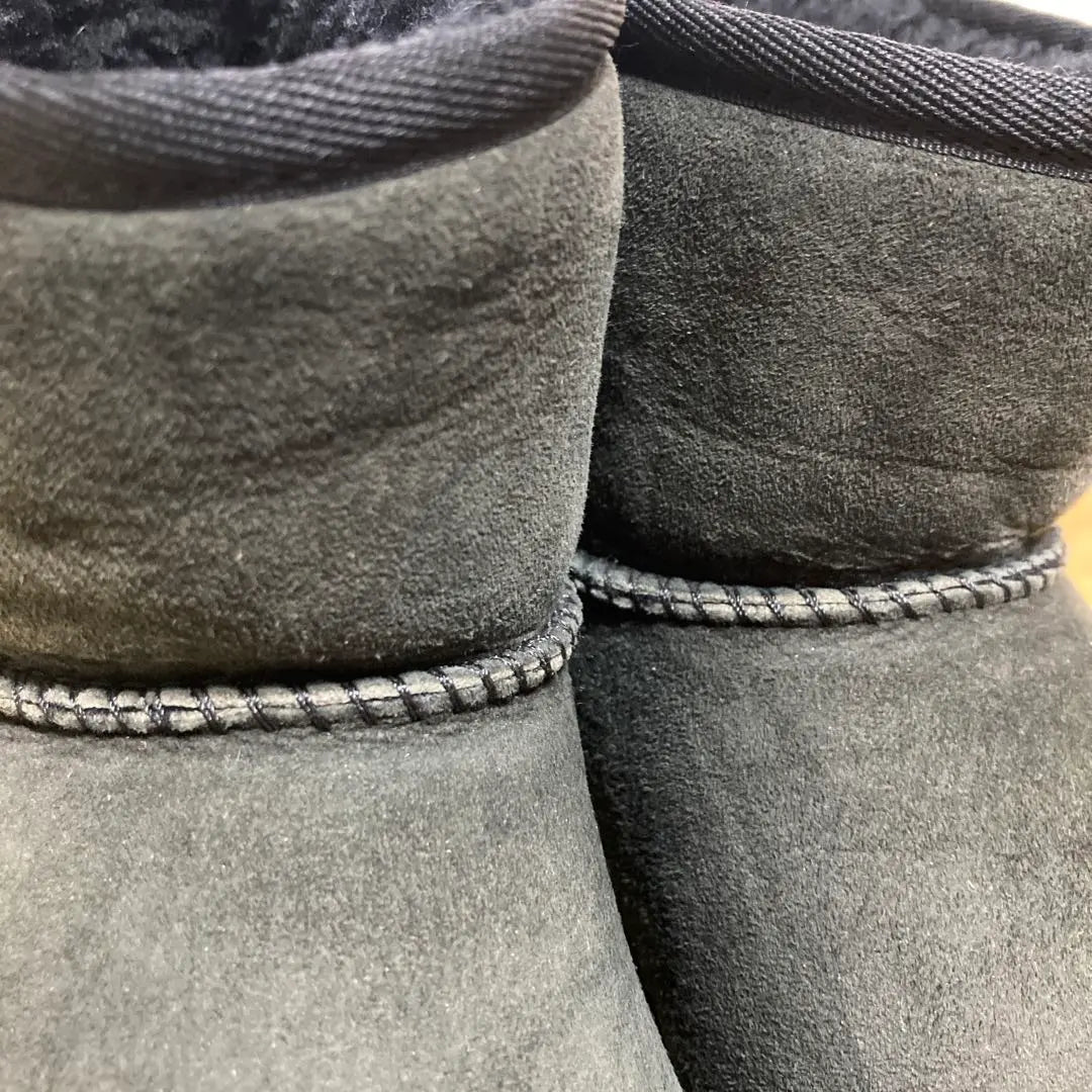 Price cut ★ Agu UGG24 centimeters USA7 Black ★ Classic minimouton boots Genuine scratches | 値下げ★アグUGG24センチUSA7黒★クラシックミニムートンブーツ正規品傷あり