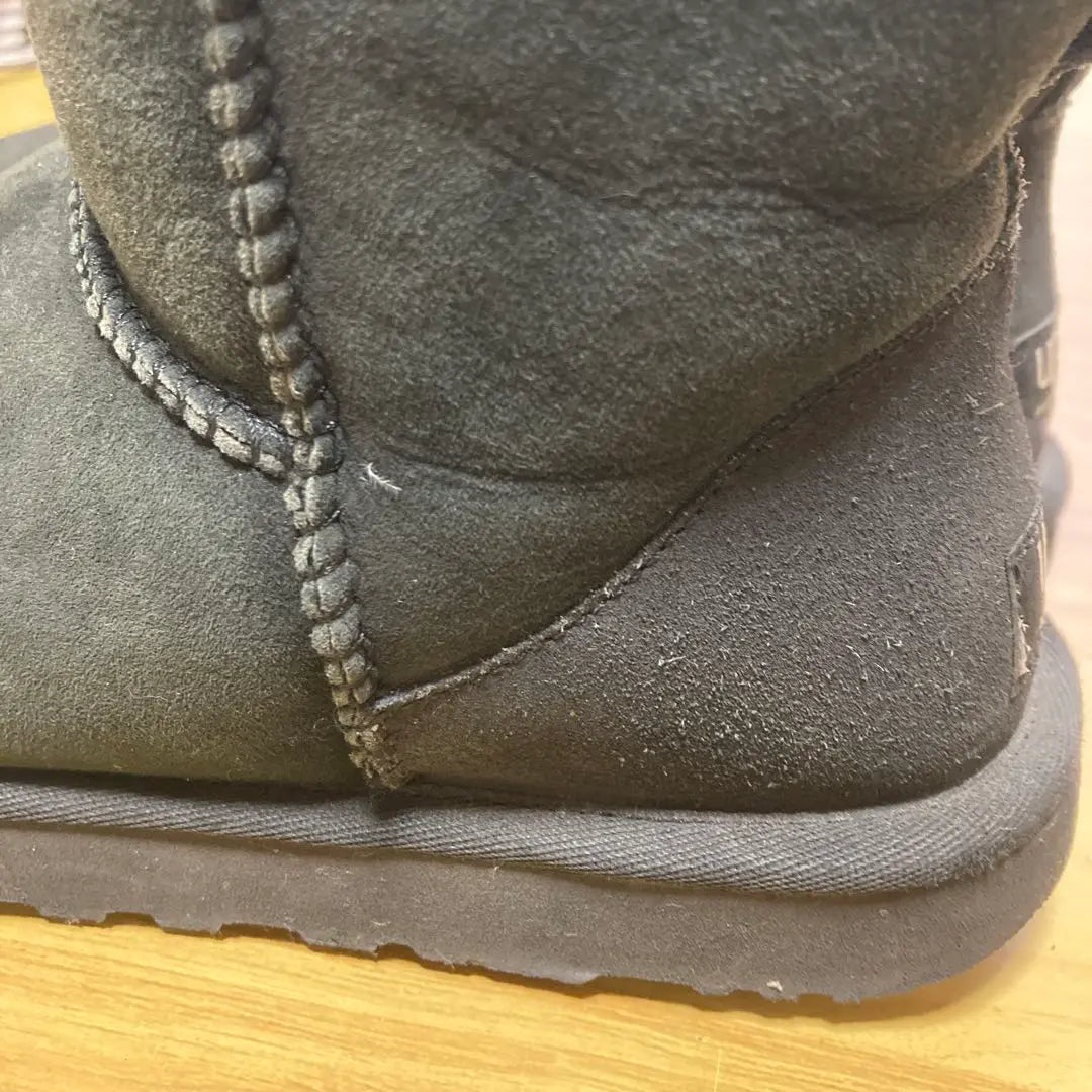 Price cut ★ Agu UGG24 centimeters USA7 Black ★ Classic minimouton boots Genuine scratches | 値下げ★アグUGG24センチUSA7黒★クラシックミニムートンブーツ正規品傷あり