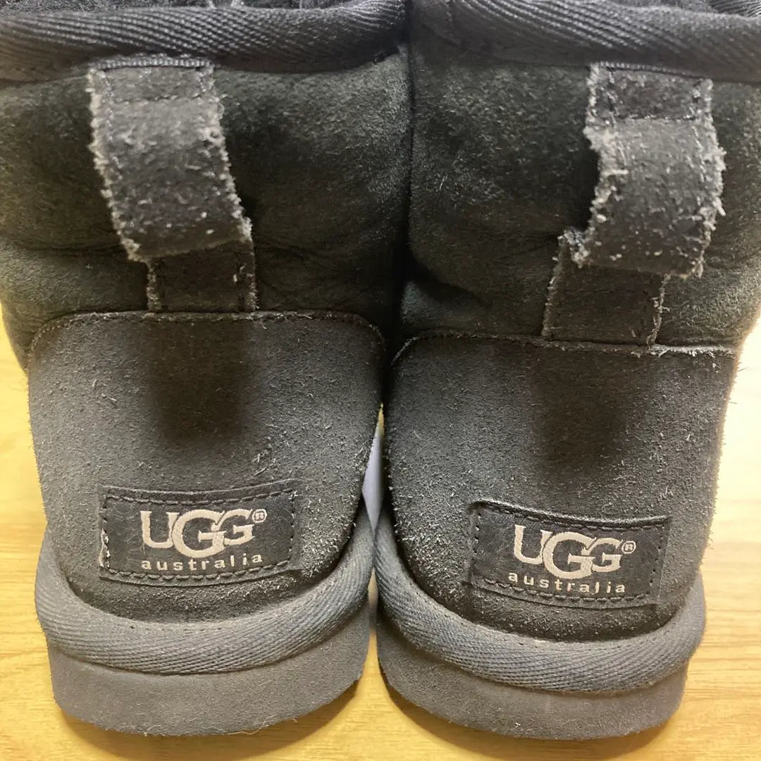 Reducción de precio ★ Agu UGG24 centímetros USA7 Negro ★ Botas minimouton clásicas Rasguños genuinos | 正規品傷あり