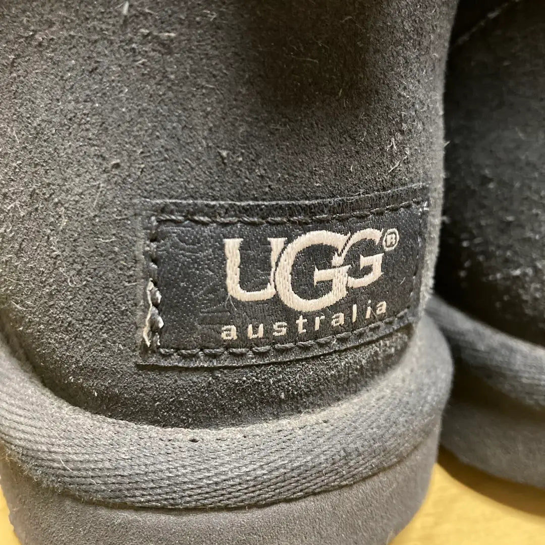 Price cut ★ Agu UGG24 centimeters USA7 Black ★ Classic minimouton boots Genuine scratches | 値下げ★アグUGG24センチUSA7黒★クラシックミニムートンブーツ正規品傷あり