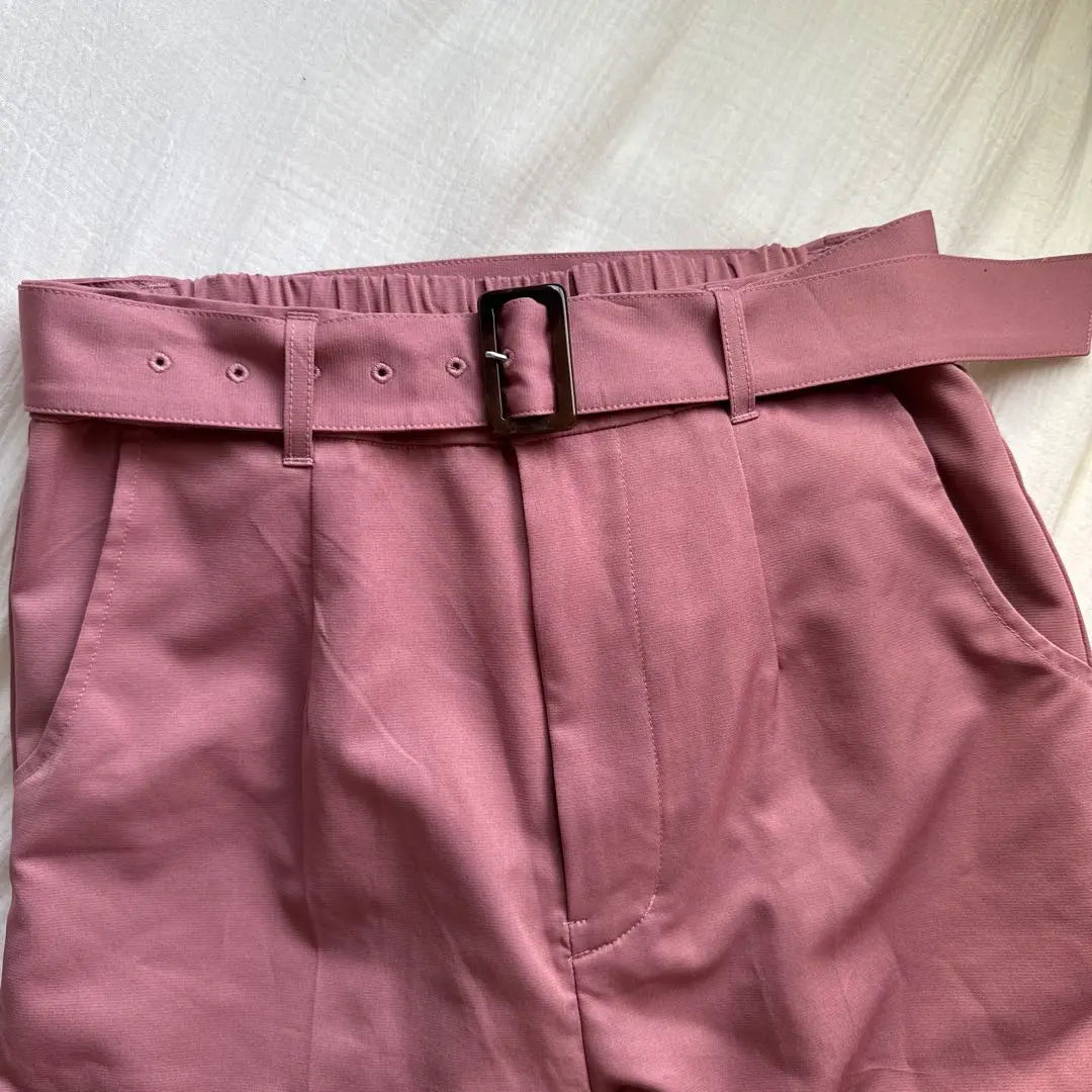 MAJESTICLEGON Pantalones rectos con cinturón rosa | MAJESTICLEGON ピンク ベルト付き スラックス ストレートパンツ