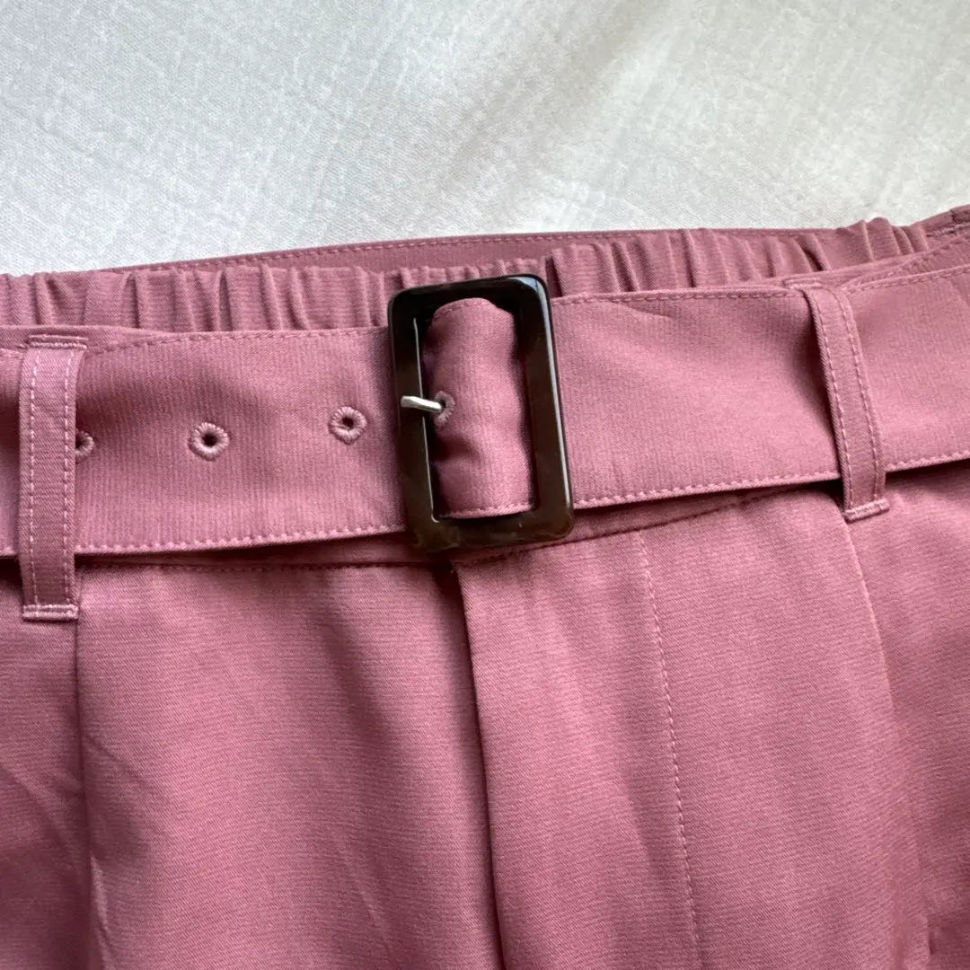 MAJESTICLEGON Pantalones rectos con cinturón rosa | MAJESTICLEGON ピンク ベルト付き スラックス ストレートパンツ