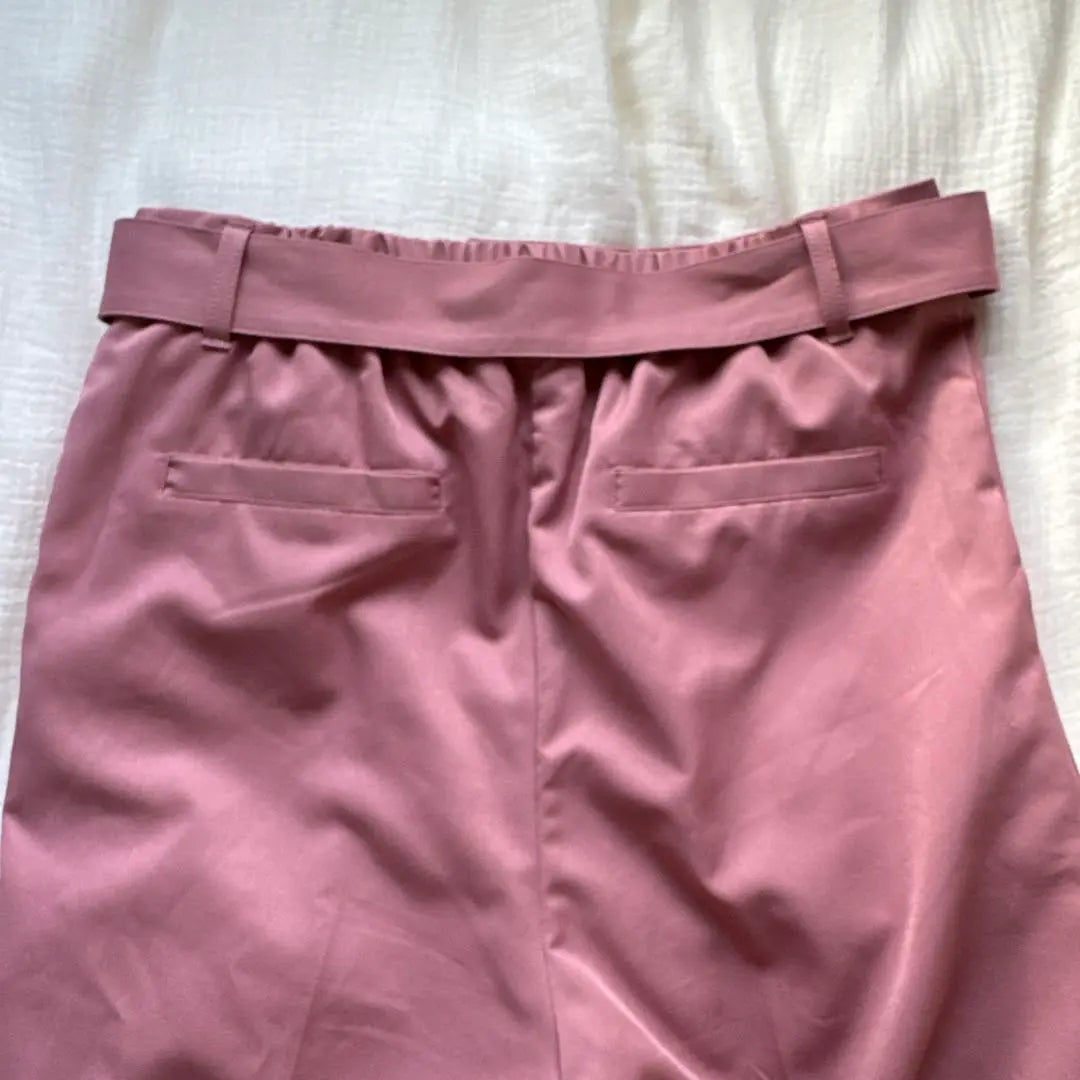 MAJESTICLEGON Pantalones rectos con cinturón rosa | MAJESTICLEGON ピンク ベルト付き スラックス ストレートパンツ