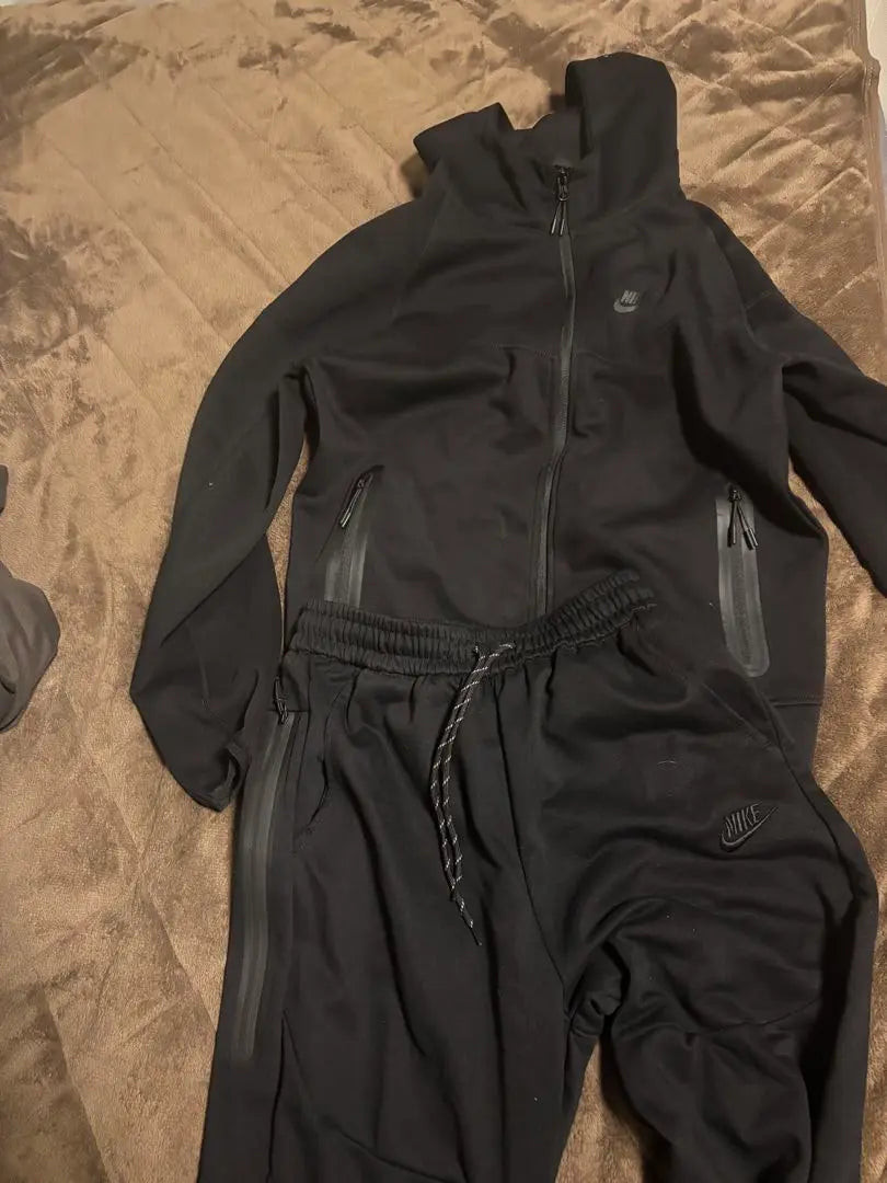 NIKE Tech Fleece