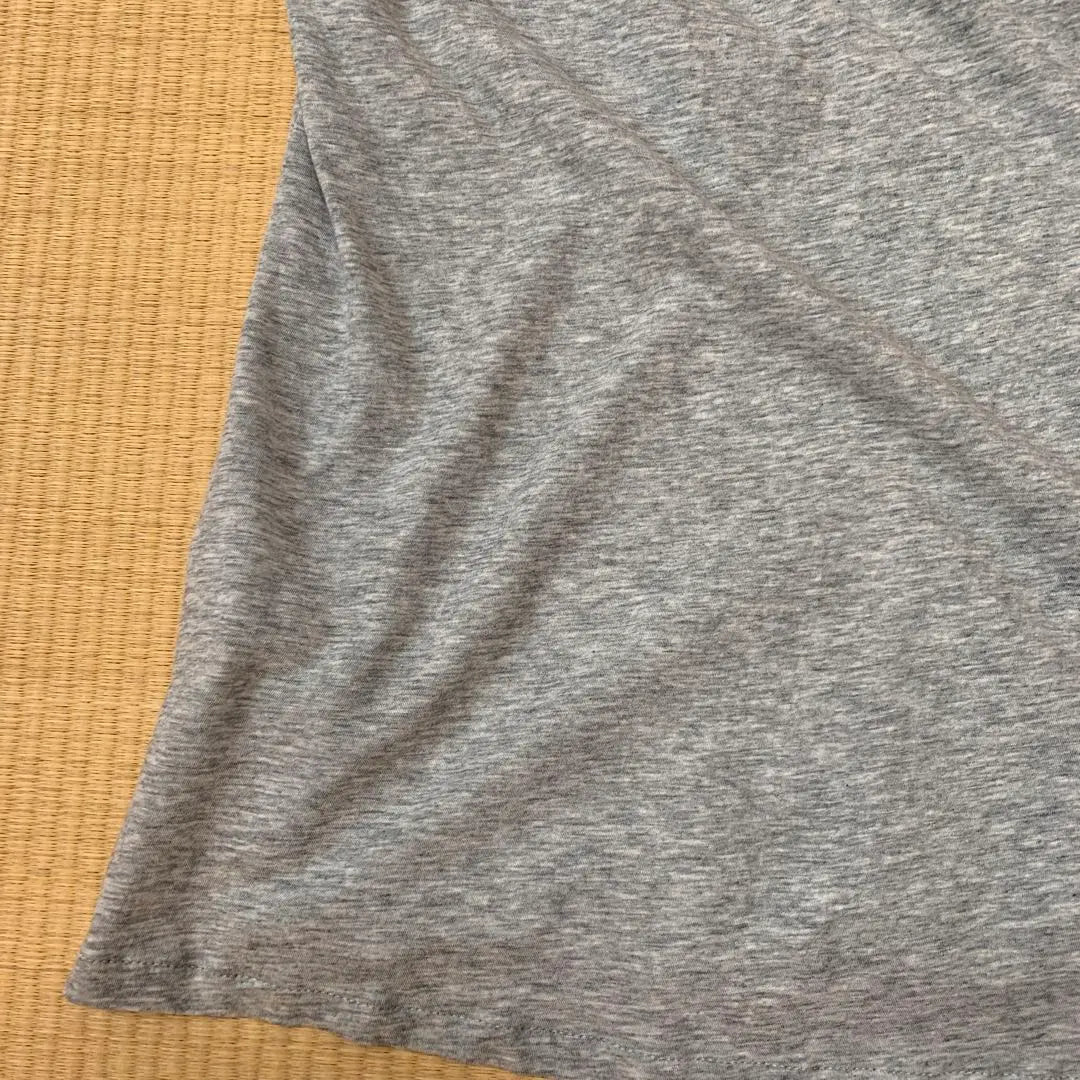 Camiseta de cuello en V APC, jaspeada, gris, para mujer