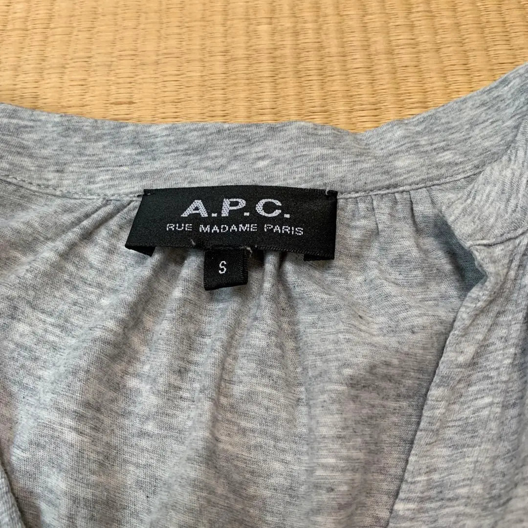 Camiseta de cuello en V APC, jaspeada, gris, para mujer