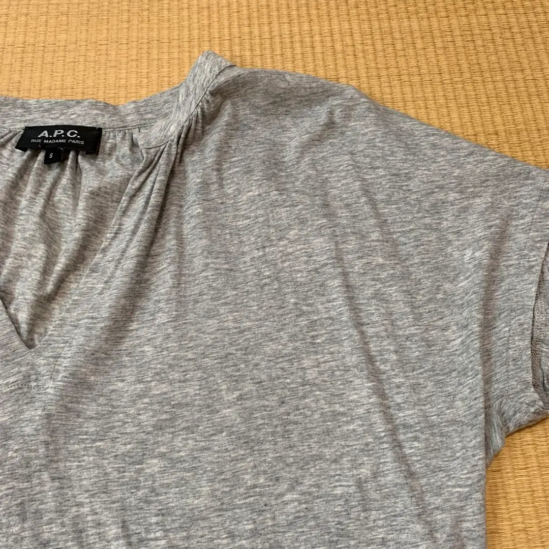 Camiseta de cuello en V APC, jaspeada, gris, para mujer