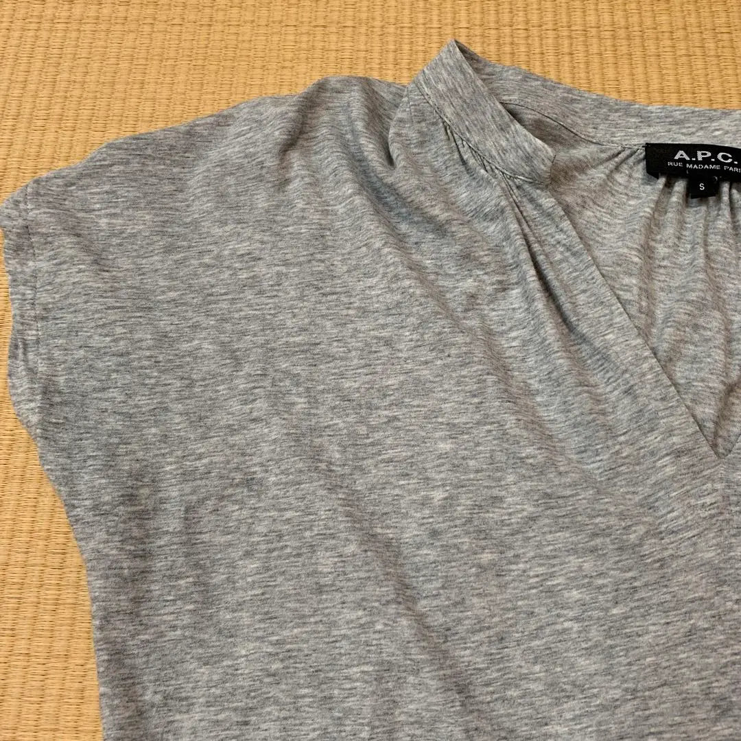 Camiseta de cuello en V APC, jaspeada, gris, para mujer