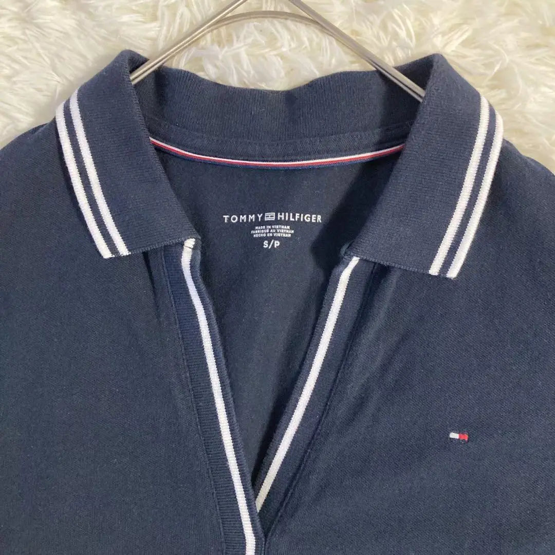 Polo de manga corta en color azul marino "Tommy Hilfiger" (S), logotipo bordado en forma de pis