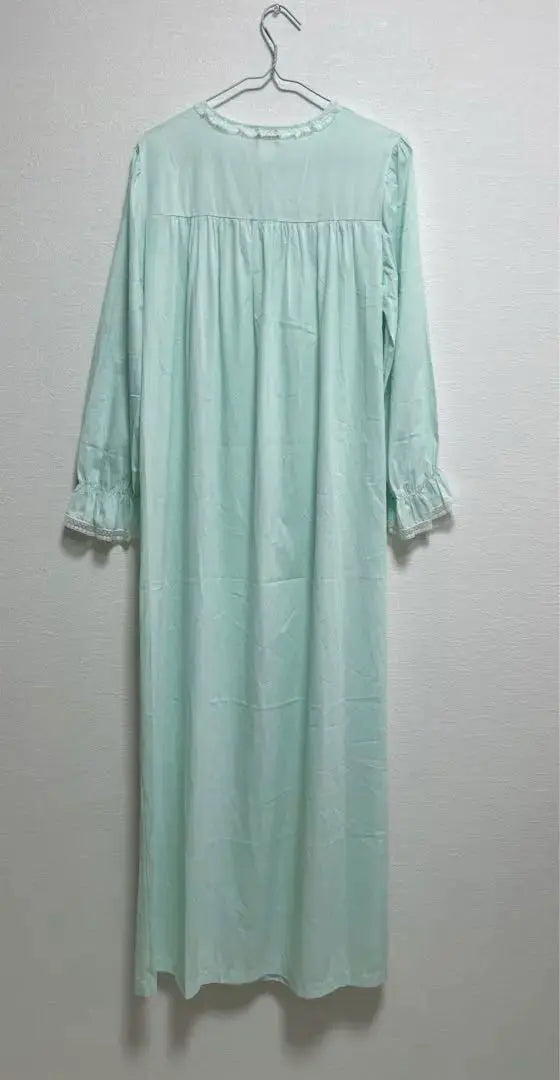 ♢ Barbizon ♢ Embroidered roomwear Nightgown Vintage