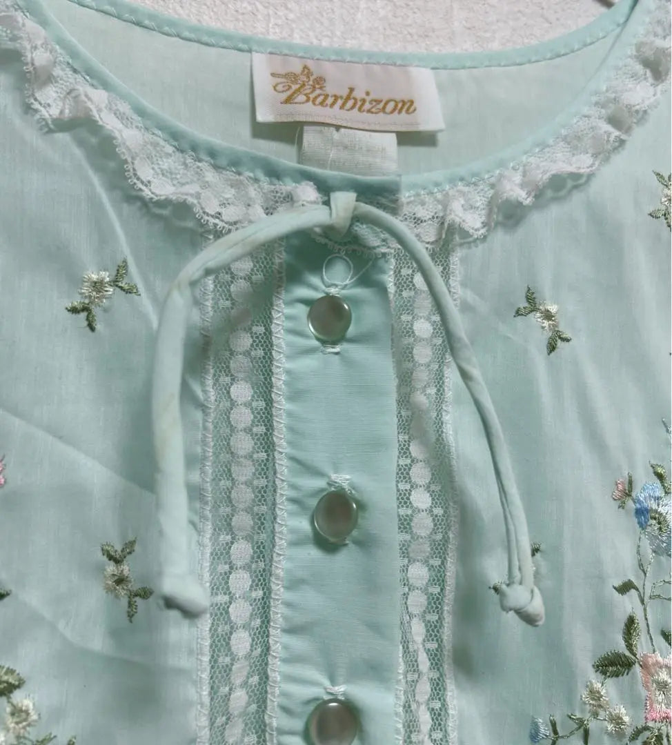 ♢ Barbizon ♢ Embroidered roomwear Nightgown Vintage