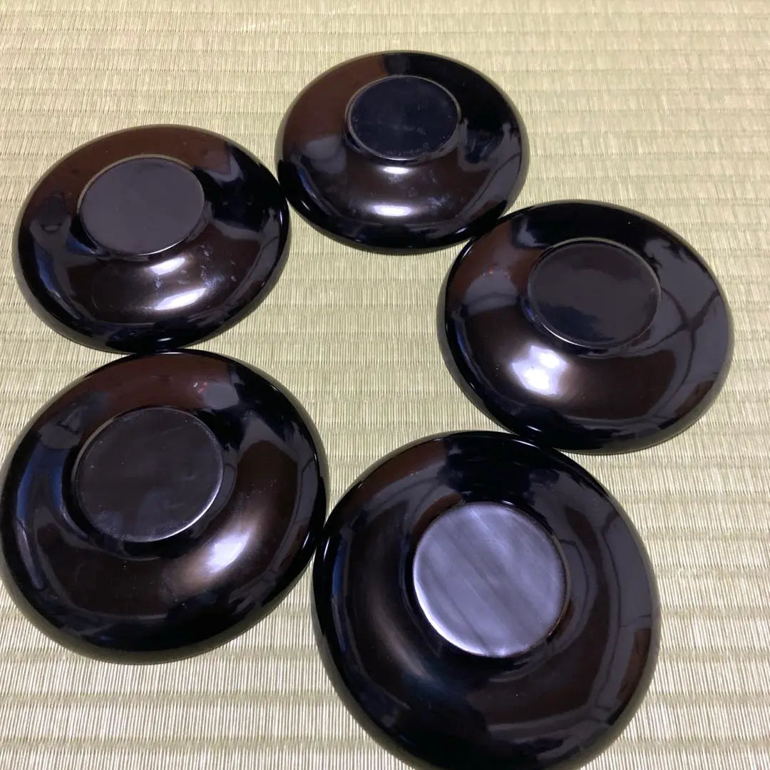 [Unused in beautiful condition] Wajima lacquer, individual plate, black lacquer, pure red, natural wood, peony carving, 5 pieces, tea tray