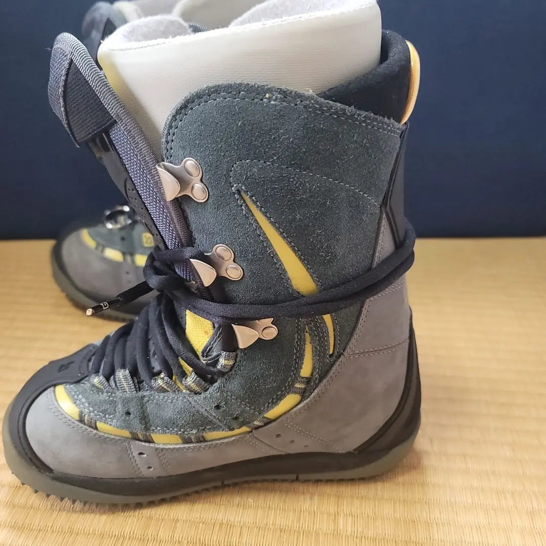 Botas de snowboard Zone Gris/Amarillo unos 24,5 cm | ZONA スノーボードブーツ グレー/イエロー約24.5センチ