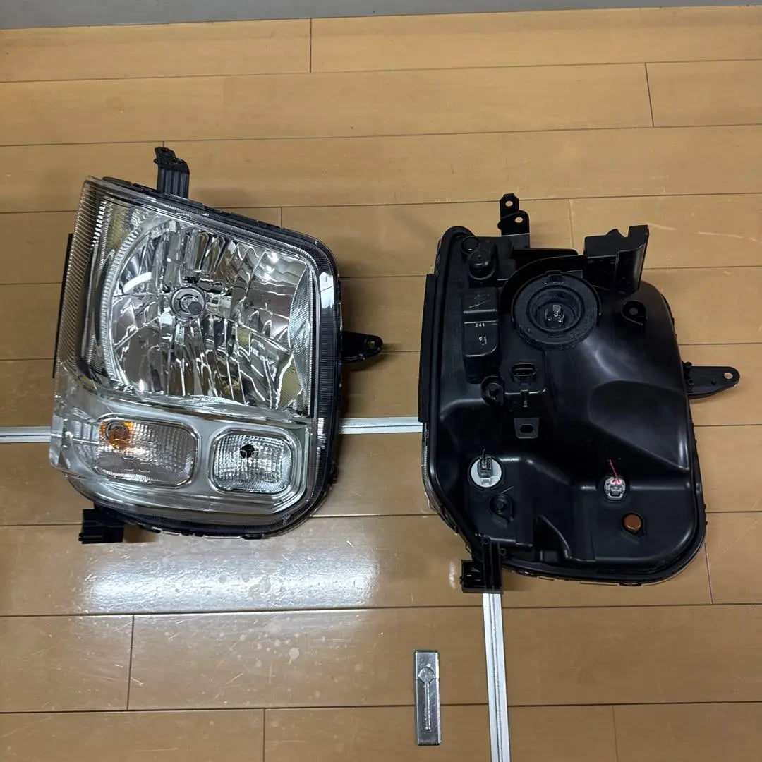 Suzuki Every DA17V Headlight Set of 2 Unused New Car Removed