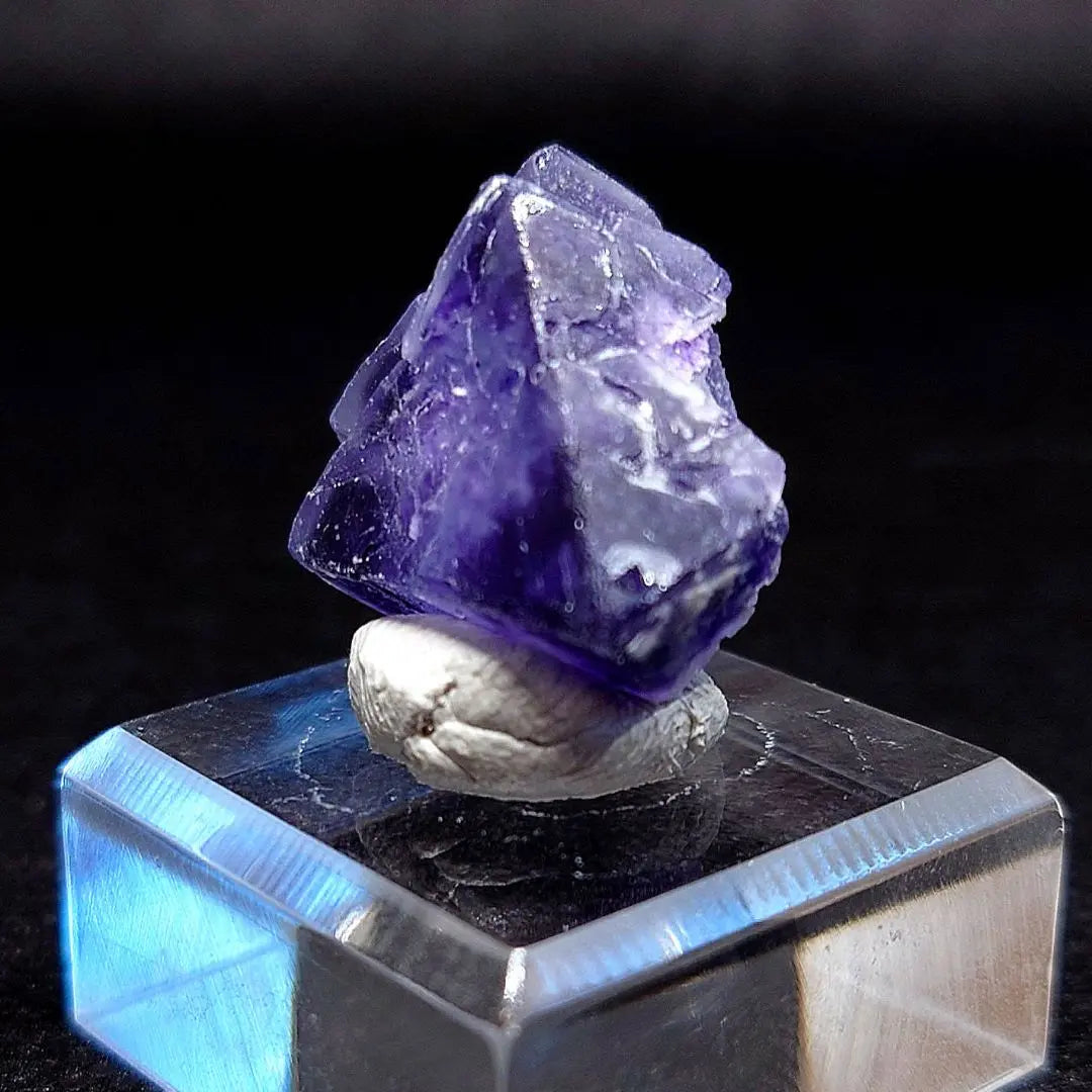 [9g] Purple fluorite mineral specimen from Anhui Province, China