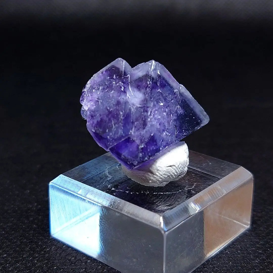 [9g] Purple fluorite mineral specimen from Anhui Province, China