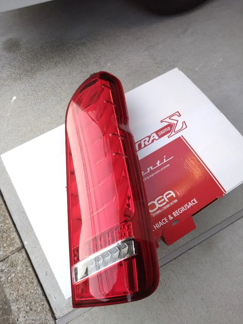 Valenti ULTRA ΣHiace Tail light driver's side only | ヴァレンティ valenti ULTRA Σハイエース テールライト運転席側のみ