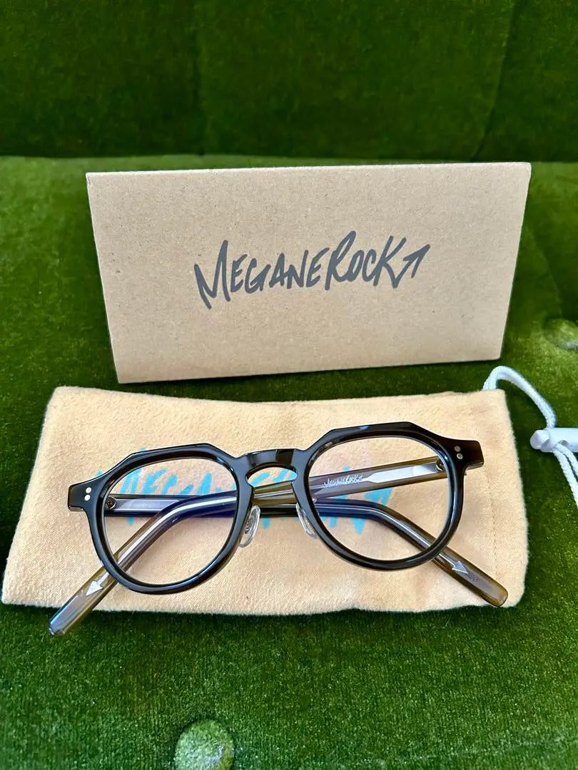 MEGANEROCK Glasses Lock vector012 Olive