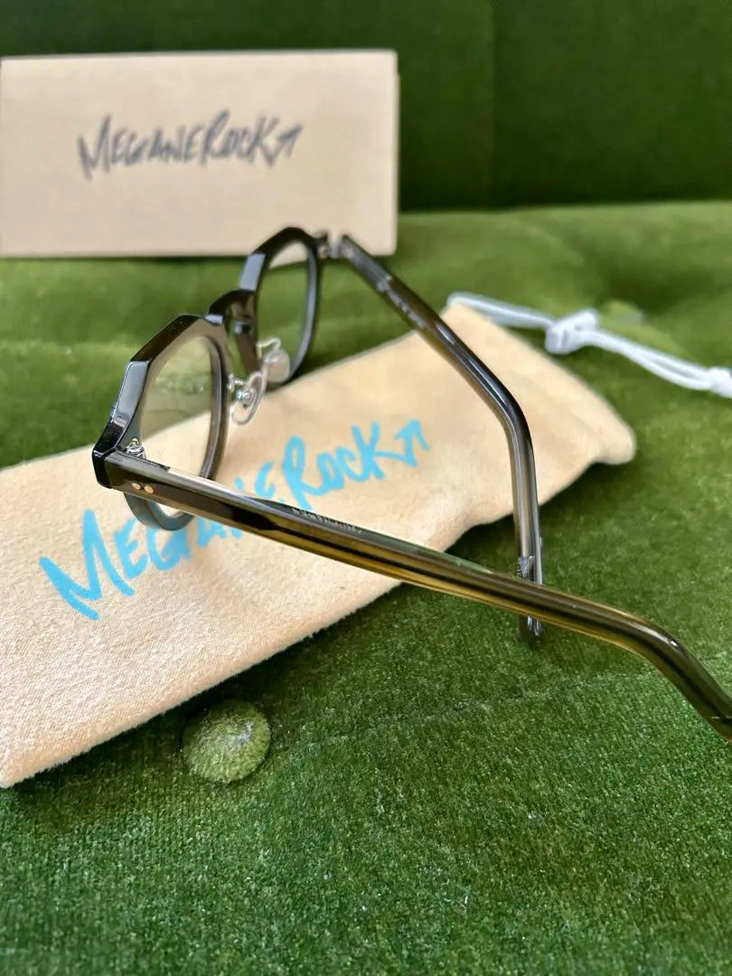 MEGANEROCK Glasses Lock vector012 Olive