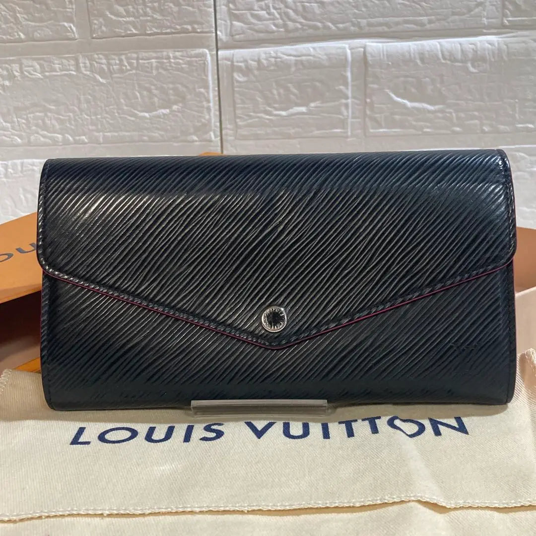 ! Extremely beautiful condition! Louis Vuitton Black Portefeuille Sarah, complete accessories