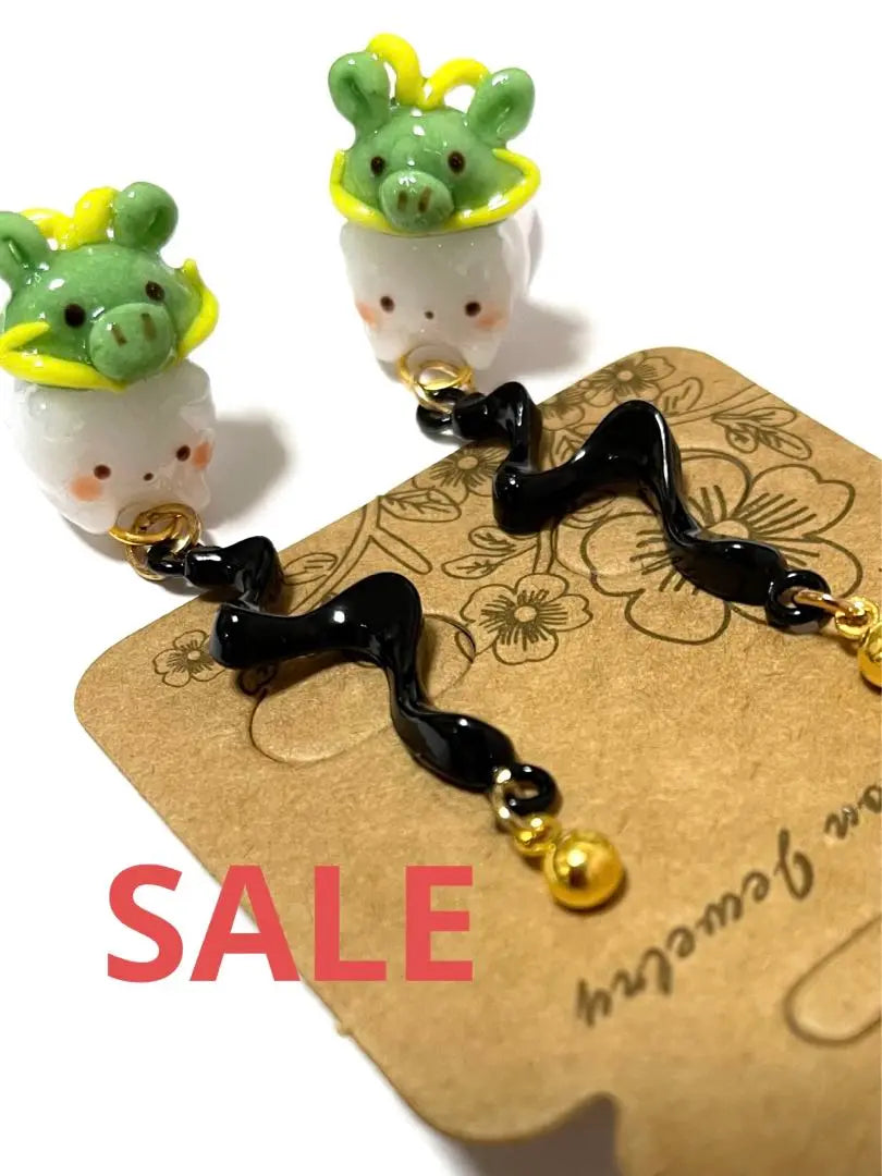 Tatsune cat earrings 3