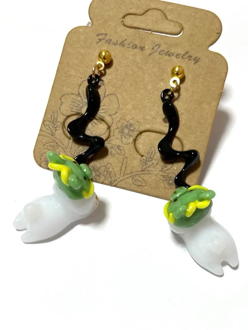 Tatsune cat earrings 3