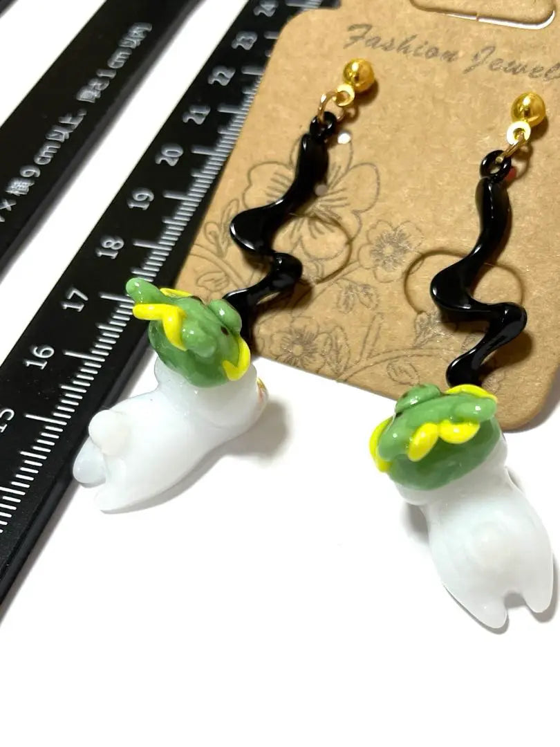 Tatsune cat earrings 3