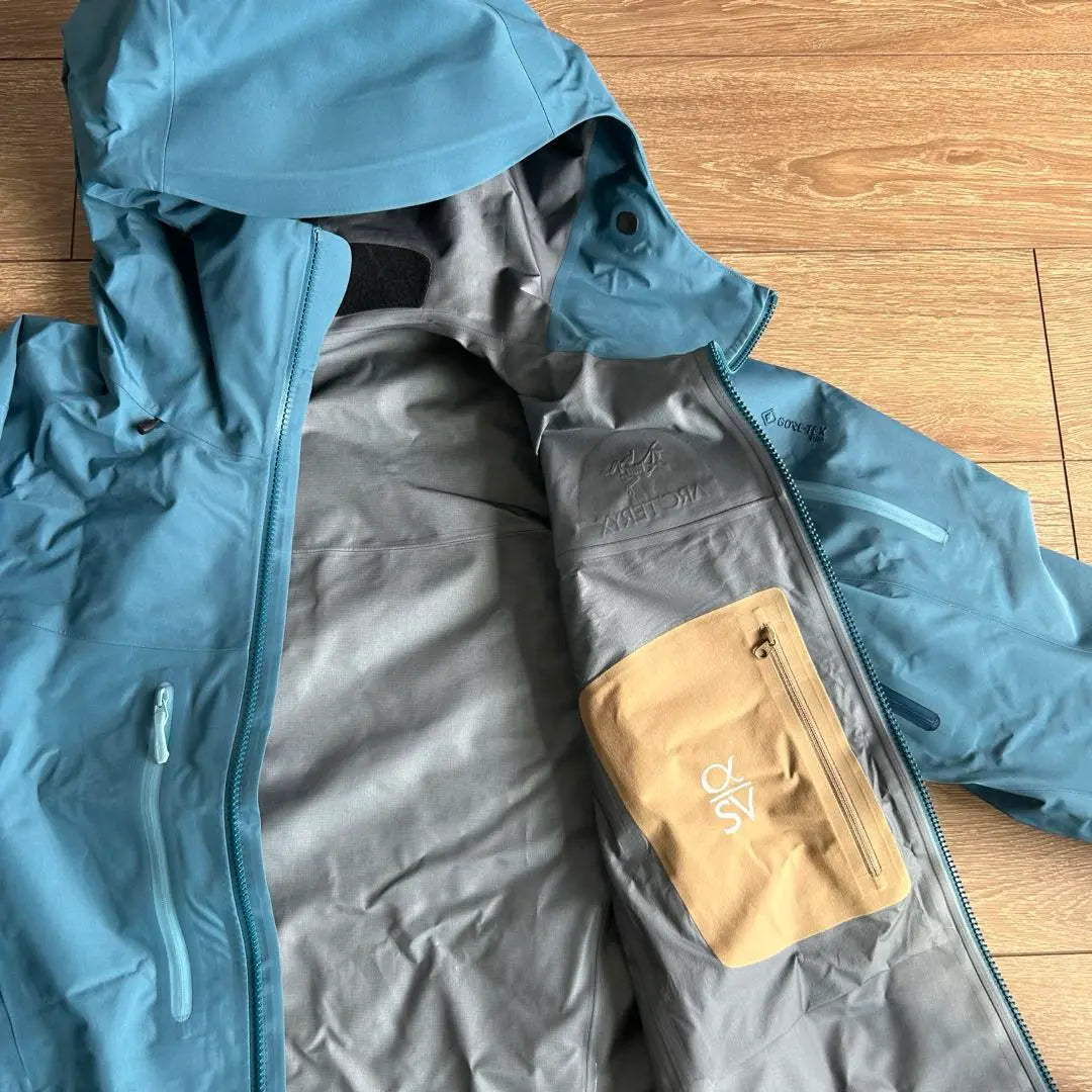 Arcteryx ALPHA SV JACKET SERENE S