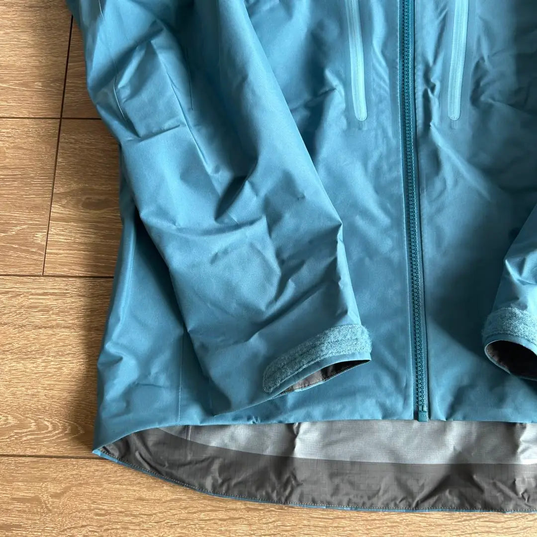 Arcteryx ALPHA SV JACKET SERENE S